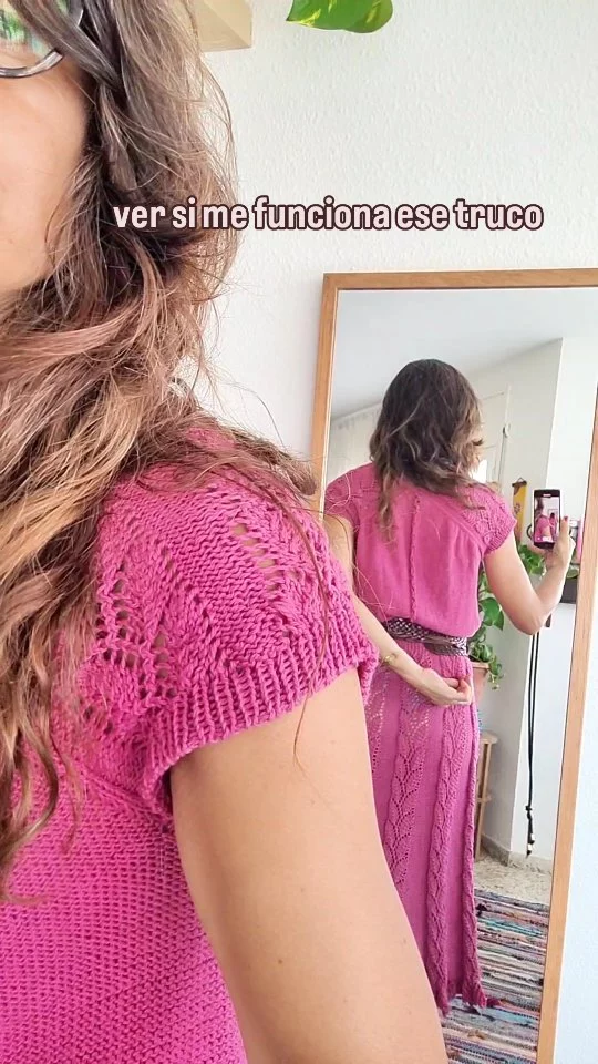 Por fin terminé mi vestido tejido a mano con hilados Sole de @pascuali_official 
Lo vamos a tejer en mi @club.detejido .
Li bueno de este diseño, es que habrá opción de tejer sólo la Blusa si no te quieres embarcar en todo el vestido. 
Quedó precioso con estos calados botánicos que tomé de un libro de puntos japoneses y es una maravilla. 
Estoy feliz 😄 
¿En qué color te lo harías?