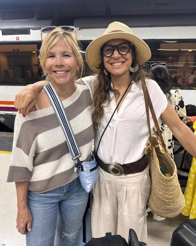 Dando la bienvenida a tierras catalanas a Shelley y Brad de @knitstars ❤️
Say hello to Shelley 👏👏👏👏
#knitstars #knittersoftheworld