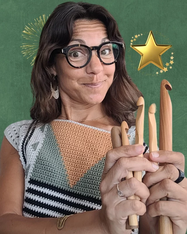 📍 ¡Barcelona tiene su @knitstars Meet Up! 🧶✨ (English below)
¿Te gustaría pasar una tarde tejiendo, charlando, conociendo a otras tejedoras y jugando al bingo tejeril? 🧵💬🎉
Entonces, ¡esto es para ti!
🗓️ Sábado 19 de julio
🕓 De 16:30 a 19:30 h
📍 @lalanalu , Barcelona
Será un encuentro gratuito, divertido y abierto a tejedoras de todos los niveles.
💫 No hace falta ser alumna de Knit Stars (¡aunque si lo eres, genial también!).
💬 Charlas, lanas, historias y dinámicas para conectar.
🎲 ¡Jugaremos al famoso Knit Stars Bingo y más actividades sorpresa!
🥤 Yo me encargaré del refrigerio para que no falte nada.
📱 Tendremos grupo de Telegram para estar en contacto antes y después del evento.
⚠️ Plazas muy limitadas: solo 15 tejedoras podrán participar.
En los próximos días compartiré el enlace para reservar tu lugar en mi Newsletter (apúntate en el enlace de mi perfil).
¡Estate atenta porque se llenará rápido!
Con mucha ilusión,
CeciLo 💜
🎉🎉🎉🎉🎉🎉🎉🎉🎉🎉🎉🎉🎉🎉🎉
📍 Barcelona has its own Knit Stars Meet Up! 🧶✨
Want to spend a cozy afternoon knitting, chatting, meeting fellow fiber lovers, and playing Yarny Bingo? 🧵💬🎉
Then this is for you!
🗓️ Saturday, July 19
🕓 4:30 PM to 7:30 PM
📍 Lalanalú, Barcelona
This is a free and friendly gathering, open to knitters and crocheters of all levels.
💫 You don't have to be a Knit Stars student (but if you are — amazing!).
💬 Meaningful chats, yarny stories and connection-building games.
🎲 We'll play the famous Knit Stars Bingo + other surprise activities!
🥤 I'll bring snacks and drinks to keep us cozy and fueled.
📱 We'll create a Telegram group to stay connected before and after the event.
⚠️ Spots are very limited: only 15 knitters can attend.
I’ll share the sign-up link in the next few days by my Newsletter (sign up in link in bio — stay tuned, it will fill up quickly!
With love and yarn,
CeciLo 💜
#knitstars #knittingmeetup #crochetmeetup #lalanalú
